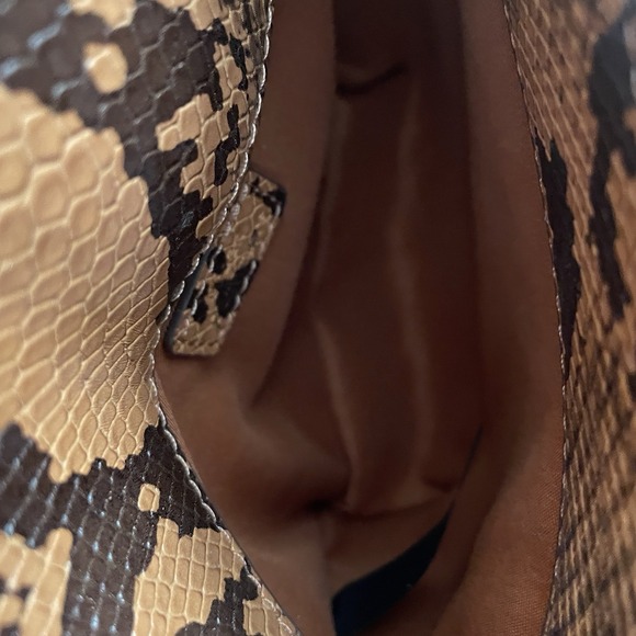 URBAN OUTFITTERS Brown Faux Snake Skin Shoulder Crossbody Bag Purse NWT - Picture 7 of 8